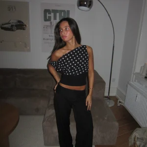 Zoey | Off-Shoulder Top met Polkadot Print