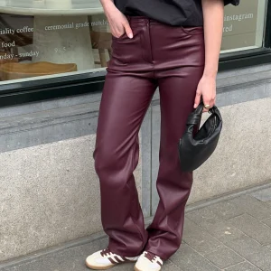 Jennie | Bordeaux Rode Pantalon Dames - Luxe PU Leder, Straight Leg