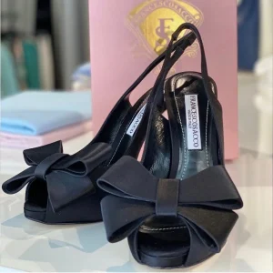 Sandalen met een strik