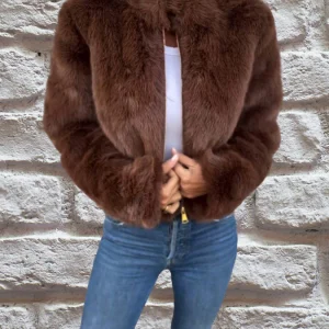 Dames Korte Teddy Winterjas met Hoge Kraag, Ritssluiting en Recht Silhouet