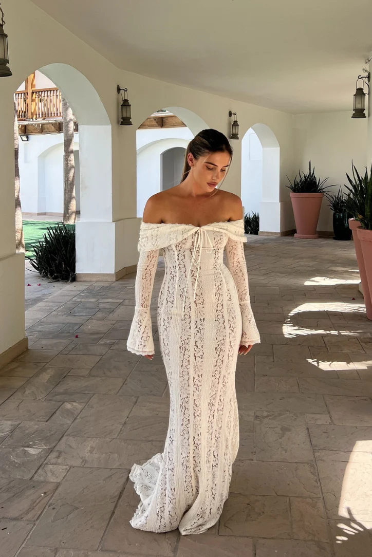 Suus | Luxe Off-Shoulder Maxi Jurk van Kant