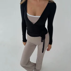 Leila | Zwarte Wikkel Top met Lange Mouw