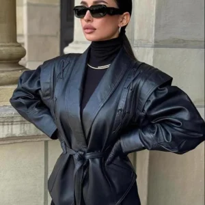 Madée | Zwarte Leren Look Dames Blazer met Strik Riem en Schouderdetails