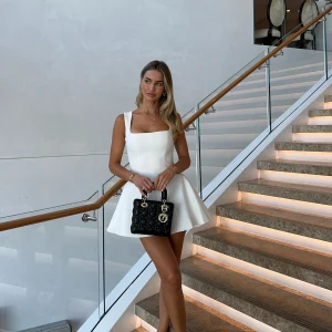 Fenella | Witte Mini Jurk – Getailleerd Fit & Flair Design