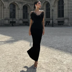 Nadine | Feestjurk Dames - Mouwloze Bodycon met Off-Shoulder, Zwart