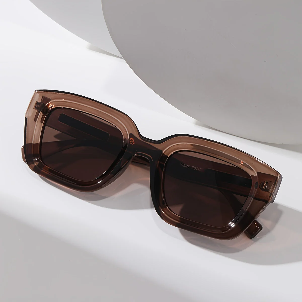 Yunar | Retro Vierkante Zonnebril voor Vrouwen - Afbeelding 4