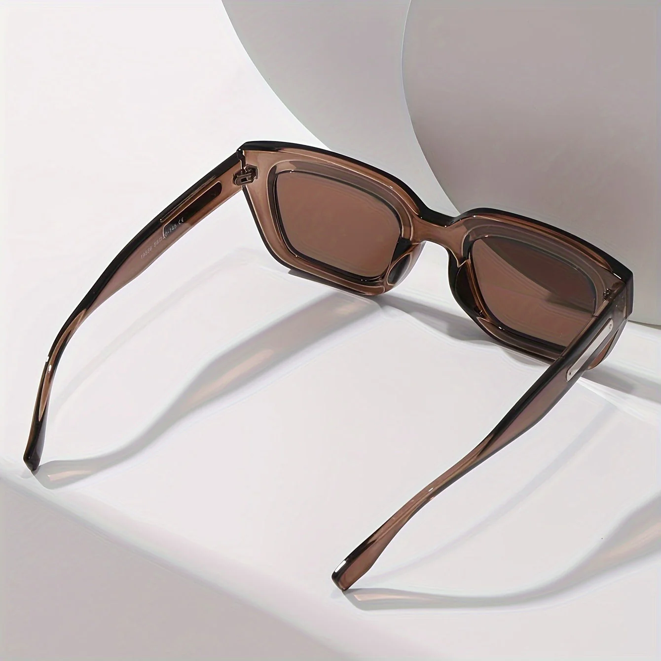 Yunar | Retro Vierkante Zonnebril voor Vrouwen - Afbeelding 3